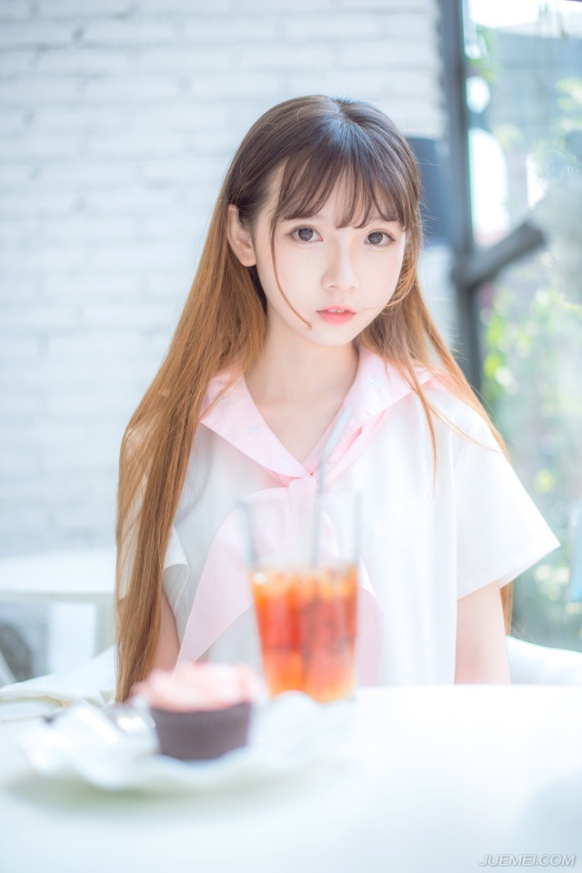 “告诉各营战士，莫要抵抗，不会有事的。”孟达淡然道。